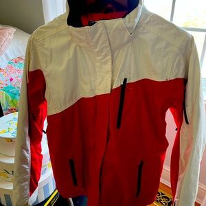 Obermeyer woman’s ski jacket - medium 10 , crème red shell